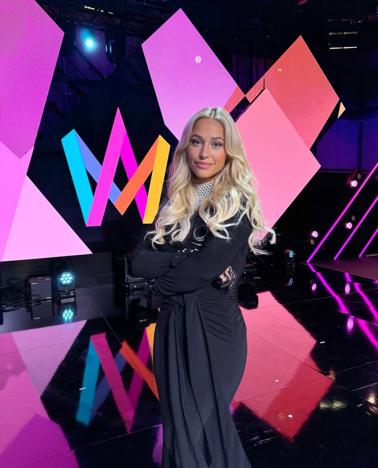 Känd svensk LOOKS sthlm-kund i TV-studio